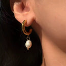 Brinco de Argola com Pingente de Pérola Banhado em Ouro 18k