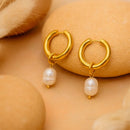 Brinco de Argola com Pingente de Pérola Banhado em Ouro 18k