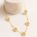 Colar com Flores de Pérola Banhado em Ouro 18k
