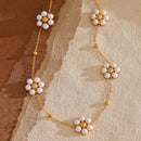 Colar com Flores de Pérola Banhado em Ouro 18k