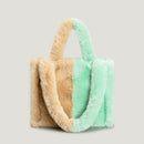 bolsa-peluciada-bege-e-verde