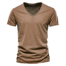 Camiseta masculina manga curta marrom camelo, gola V slim em algodão – estilo casual