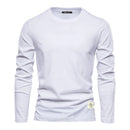 Camiseta masculina de manga longa na cor branca com modelagem básica