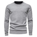 Pulôver masculino cinza claro de tricô com gola redonda