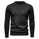 Pulôver masculino preto de tricô com gola redonda