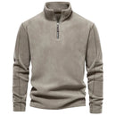 Suéter masculino cinza claro em fleece com zíper e gola alta – roupa térmica para frio
