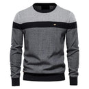 Suéter masculino tricolor cinza com listras horizontais e gola redonda, estilo casual